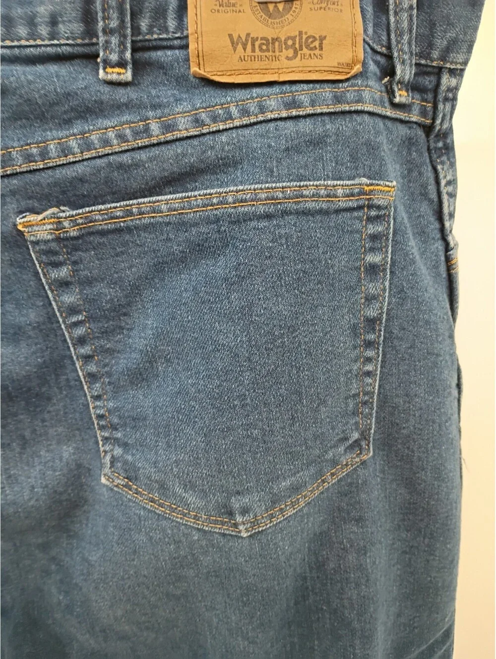 Wrangler Jeans Mens Size 44x29 Blue Denim Straight Fit Outdoor Work Wear Casual